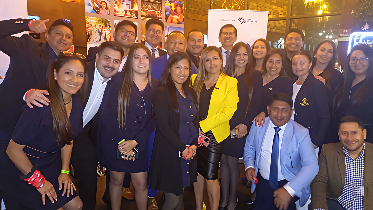 Equipo de MW Turismo junto a un grupo de sus proveedores internacionales. - Ladevi Medios y Soluciones Equipo de MW Turismo junto a un grupo de sus proveedores internacionales.