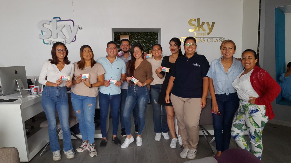 Hoteles Decameron busca reforzar sus lazos comerciales con los agentes de viajes en un evento dedicado a celebrar el día de los profesionales del turismo. - Ladevi Medios y Soluciones Hoteles Decameron busca reforzar sus lazos comerciales con los agentes de viajes en un evento dedicado a celebrar el día de los profesionales del turismo.
