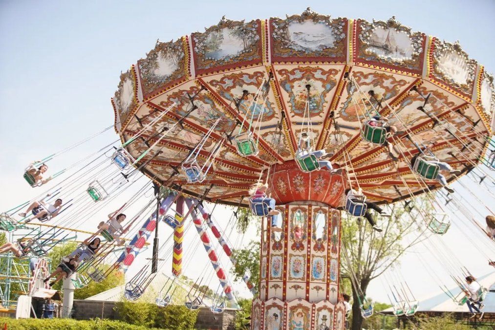 Parque de la Costa es un espacio repleto de juegos de adrenalina para toda la familia que te espera en estas vacaciones de invierno 2023. Parque de la Costa es un espacio repleto de juegos de adrenalina para toda la familia que te espera en estas vacaciones de invierno 2023.