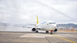 El Aeropuerto Mariscal La Mar recibió el primer vuelo de la ruta Quito-Cuenca operada por Aeroregional.