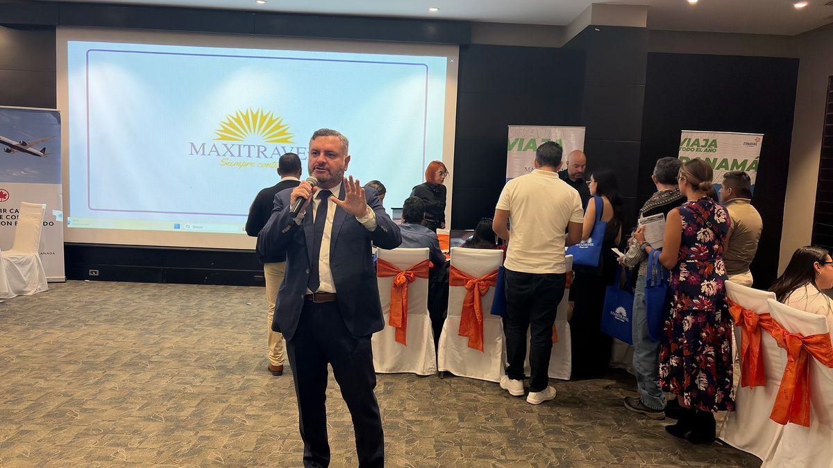 Fidel Murgueytio, gerente de Maxitravel, en la Caravana Workshop Maxidestinos 2026, en Quito. 