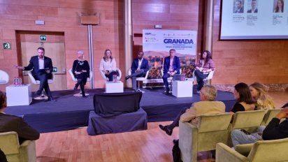 Primera mesa redonda de la Cumbre Mundial de Asociaciones de Agencias de Viajes.