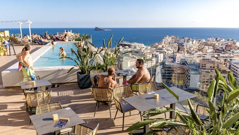 Uno de los hoteles de Benidorm que permanecerá abierto en otoño-invierno; HOSBEC prevé que más del 86% de la planta hotelera valenciana permanezca abierta.&nbsp;
