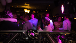 altText(¿Dónde salir de noche en Bariloche este verano 2023?)}