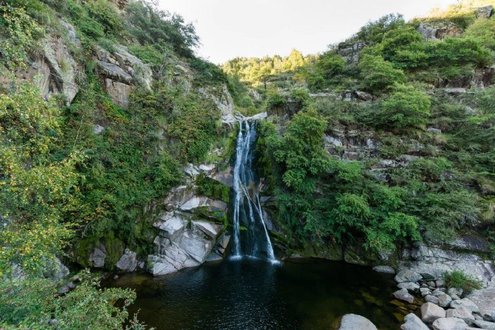 La Cascada de La Cumbrecita es una de las cascadas más icónicas para visitar en tus escapadas por Córdoba. La Cascada de La Cumbrecita es una de las cascadas más icónicas para visitar en tus escapadas por Córdoba.