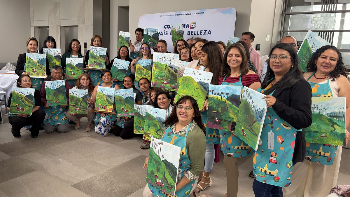 Las agencias asistentes al evento de Mis Destinos participaron en un evento l&uacute;dico de pintura.