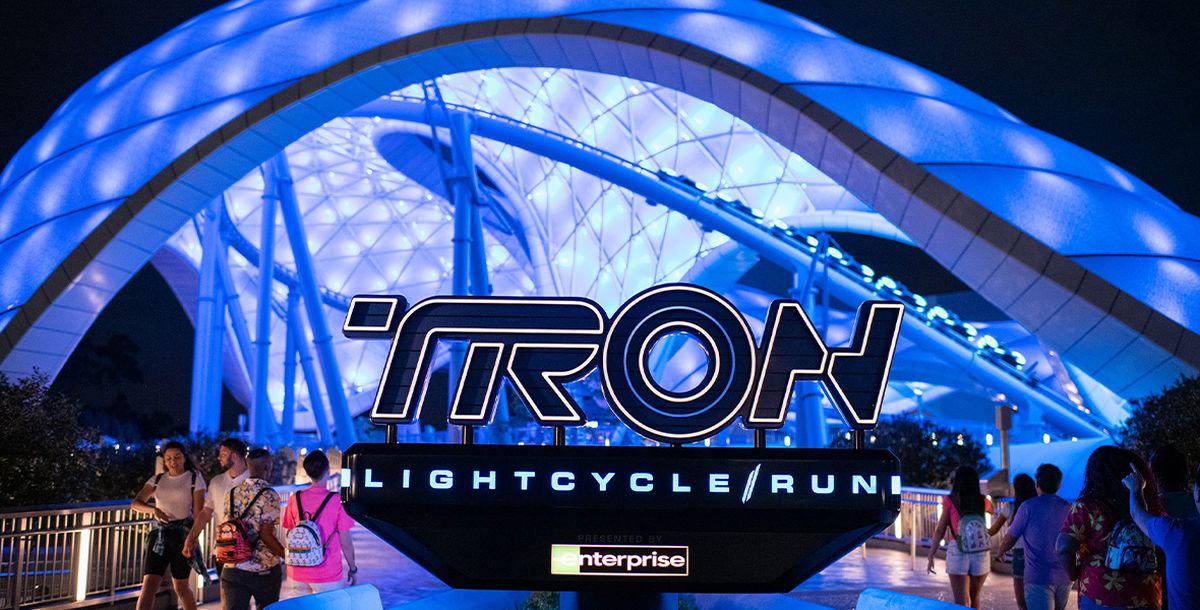 TRON Lightcycle / Run, una invitación a la adrenalina pura en el parque Magic Kingdom de Walt Disney World Resort.