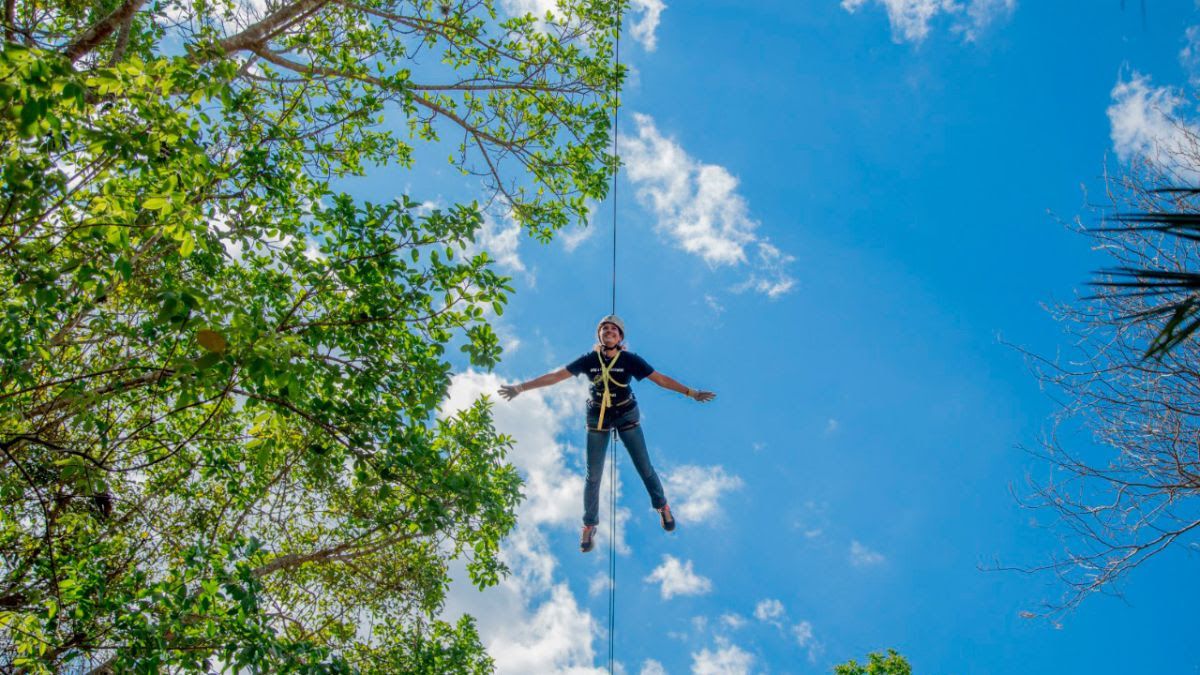 En el Parque Parque Ecoturístico de Sartenejas en Tekax podrás hacer rappel o lanzarte en tirolesa. En el Parque Parque Ecoturístico de Sartenejas en Tekax podrás hacer rappel o lanzarte en tirolesa.