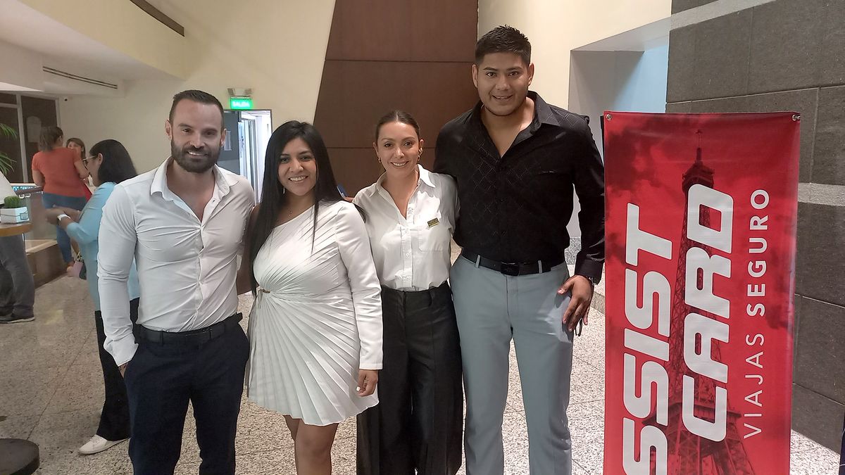 Equipo de Assist Card junto a Ladevi. Ladevi Workshop en Guayaquil.