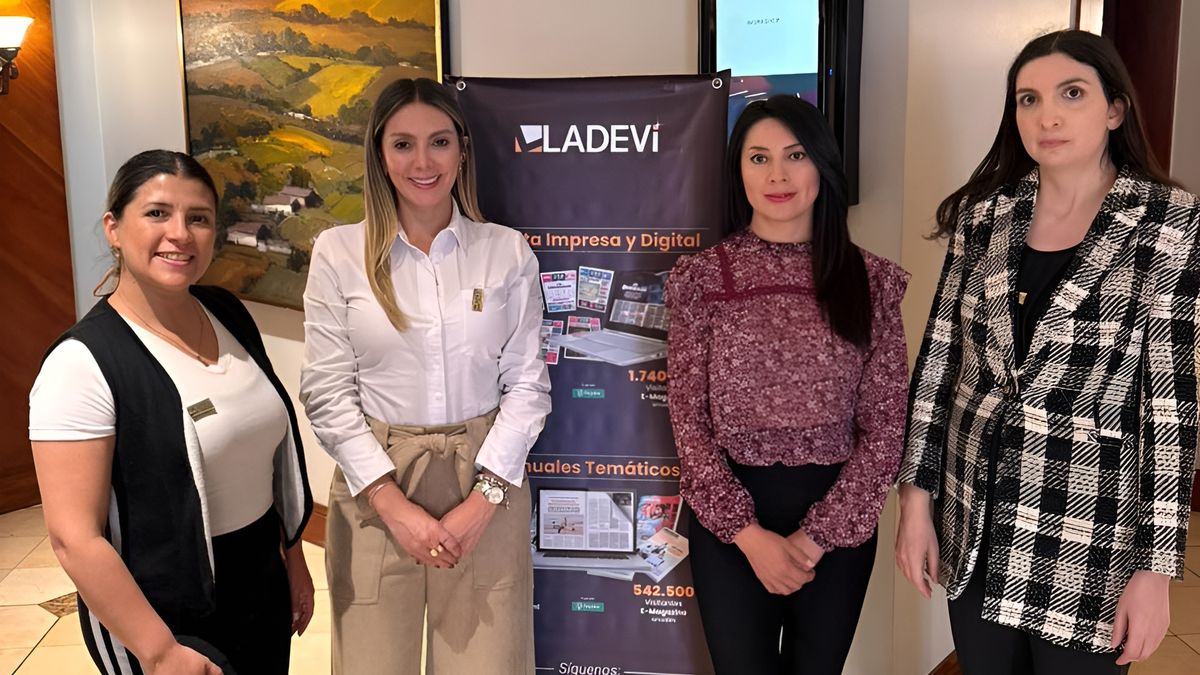 Equipo de Ladevi Ecuador, encabezado por Jéssica Sánchez, coordinadora comercial de Ladevi Ecuador (2da izq.).