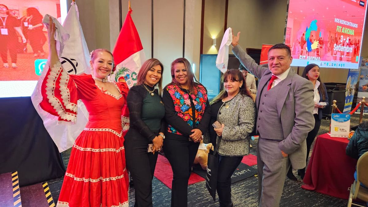 Directiva de Avioma Per&uacute;: Francesca Andrade, Yenny Fajardo y M&oacute;nica Saravia.