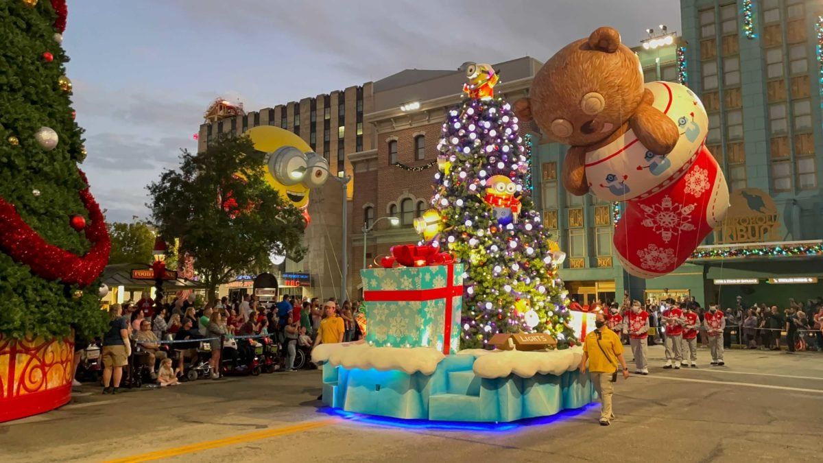 Universal Orlando Resort: el desfile navideño de Universal con Macy's ya es uno de los grandes clásicos que se puede disfrutar durante estas fechas en los parques. 
