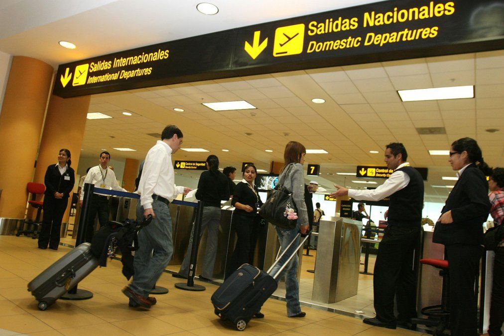Cada vez son más los peruanos que viajan a Estados Unidos para las vacunas contra el Covid-19
