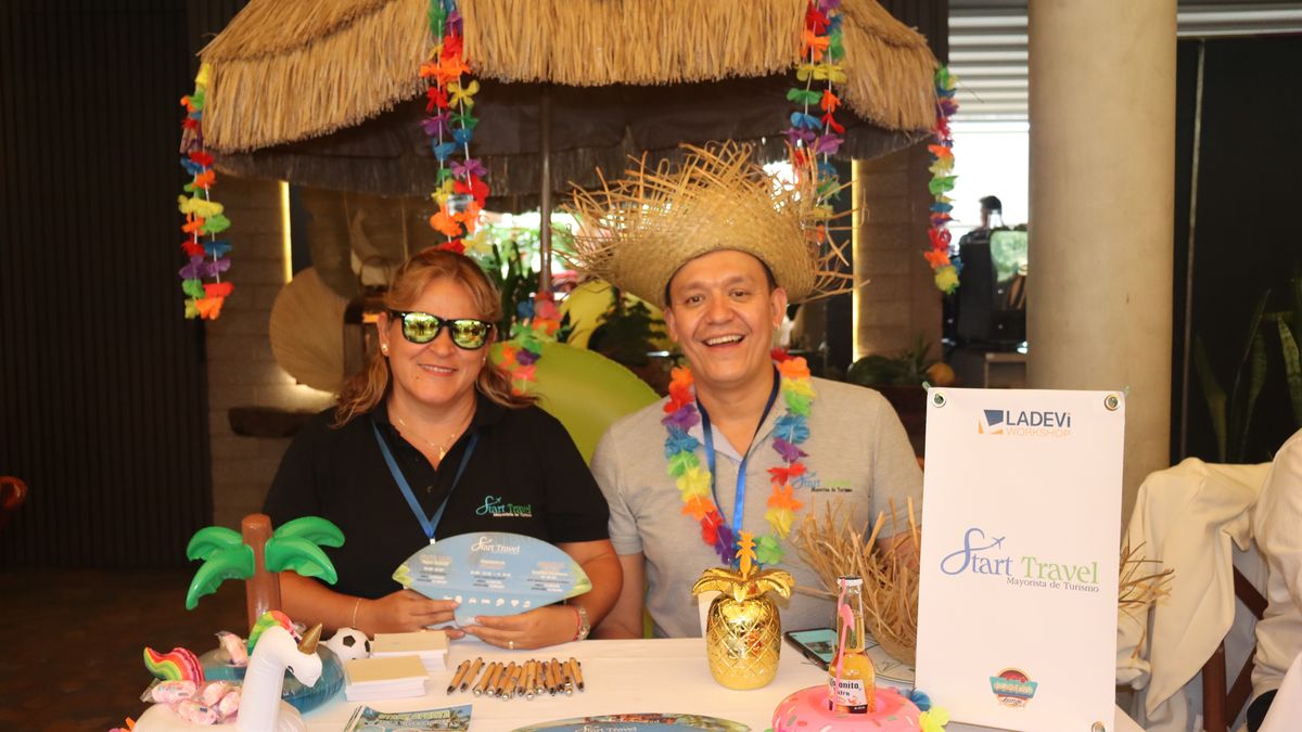 Diana Patricia Gil, gerente general y equipo de Start Travel, en el marco de Ladevi Workshop.