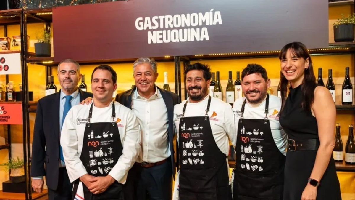 Neuquén: Rolando Figueroa (centro), Gustavo Fernández Capiet (izquierda); y Leticia Esteves durante el evento.