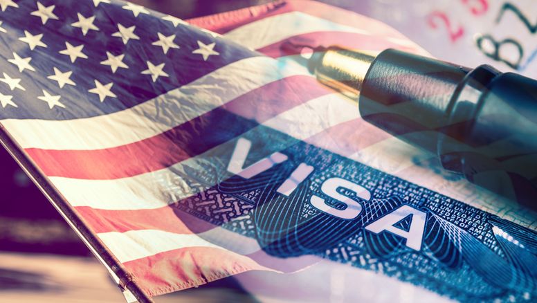 La nueva tasa que aumenta el valor de la visa de Estados Unidos, en pausa.&nbsp;