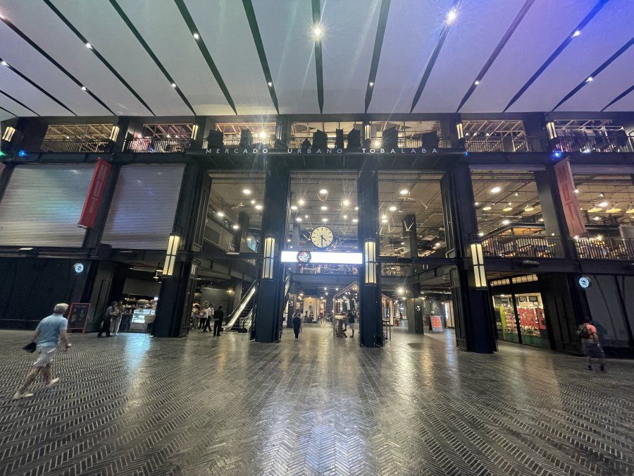 Santiago. Llegada al MUT desde el metro Tobalaba.