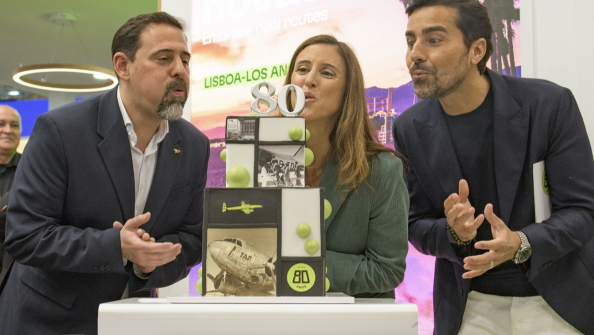 Directivos de TAP Air Portugal celebran el 80ª aniversario de la compañía.