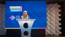 Mónica Heller, presidenta de la Cámara de Comercio de Quito, condujo el Summit de Turismo Ecuador 2025: Retos y Oportunidades.