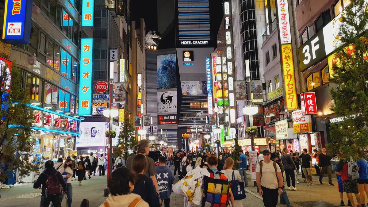 Mil cosas pasan a la vez en Tokio: es en ese momento donde los guías de Europamundo solucionan nuestras inquietudes y transmiten todo su conocimiento.