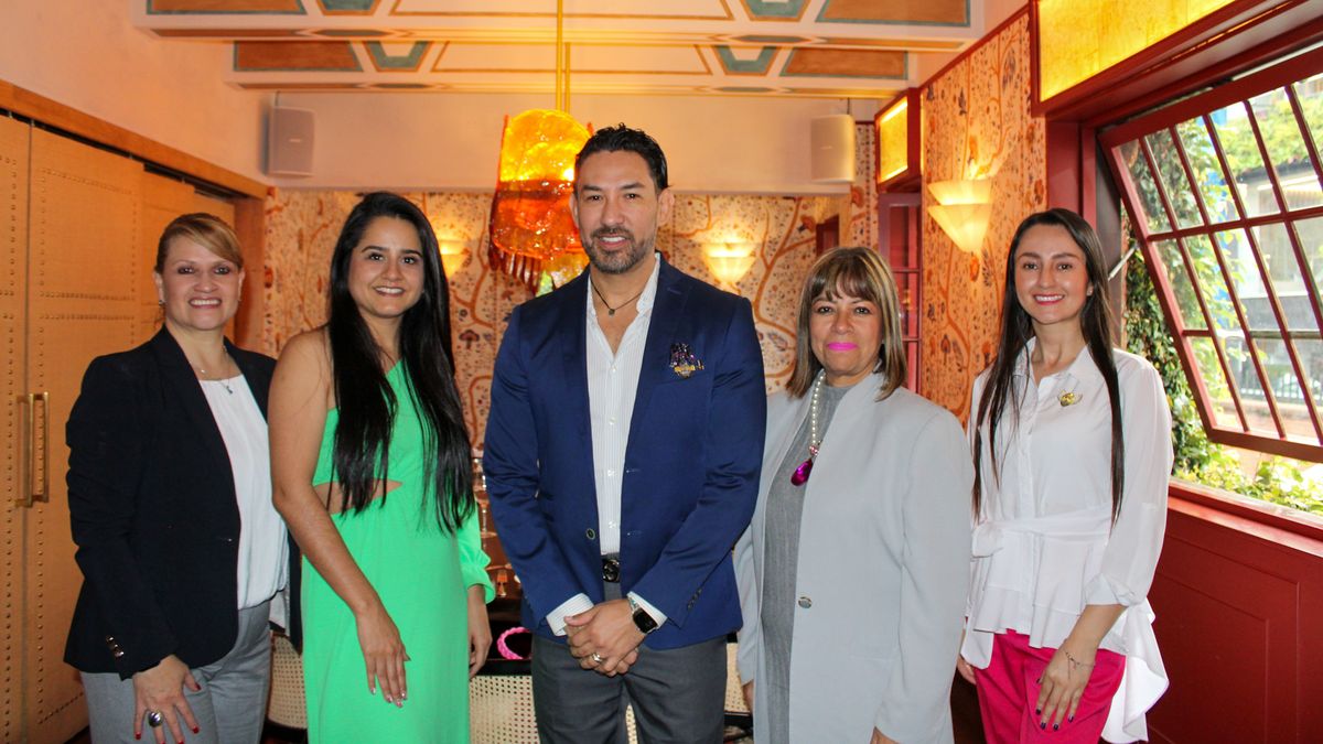 Paola Isaza, ejecutiva senior para Marcas de lujo y Grupos; Leonel Reyes, director corporativo para América Latina; Shirley Guerrero, directora de Ventas para Venezuela, Colombia, Ecuador y Puerto Rico; y Sandy Pintor, ejecutiva de ventas para Segmento de individuales y Bodas.