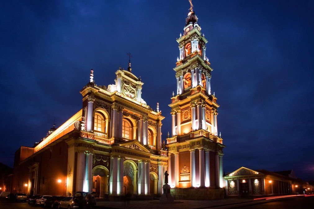 La Basílica y Convento de San Francisco es un atractivo precioso para visitar de noche.