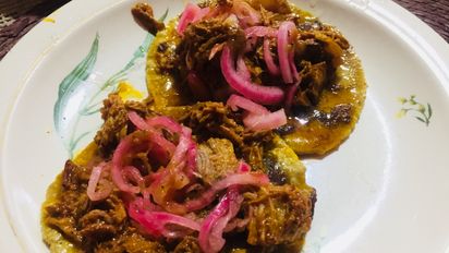 Panuchos, uno de los platos típicos de Yucatán, México.