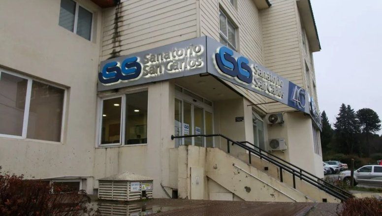 Turismo estudiantil: murió una chica de 17 años quien estaba de viaje de egresados en Bariloche. La joven había sido internada en el sanatorio San Carlos por un cuadro de mononucleosis.