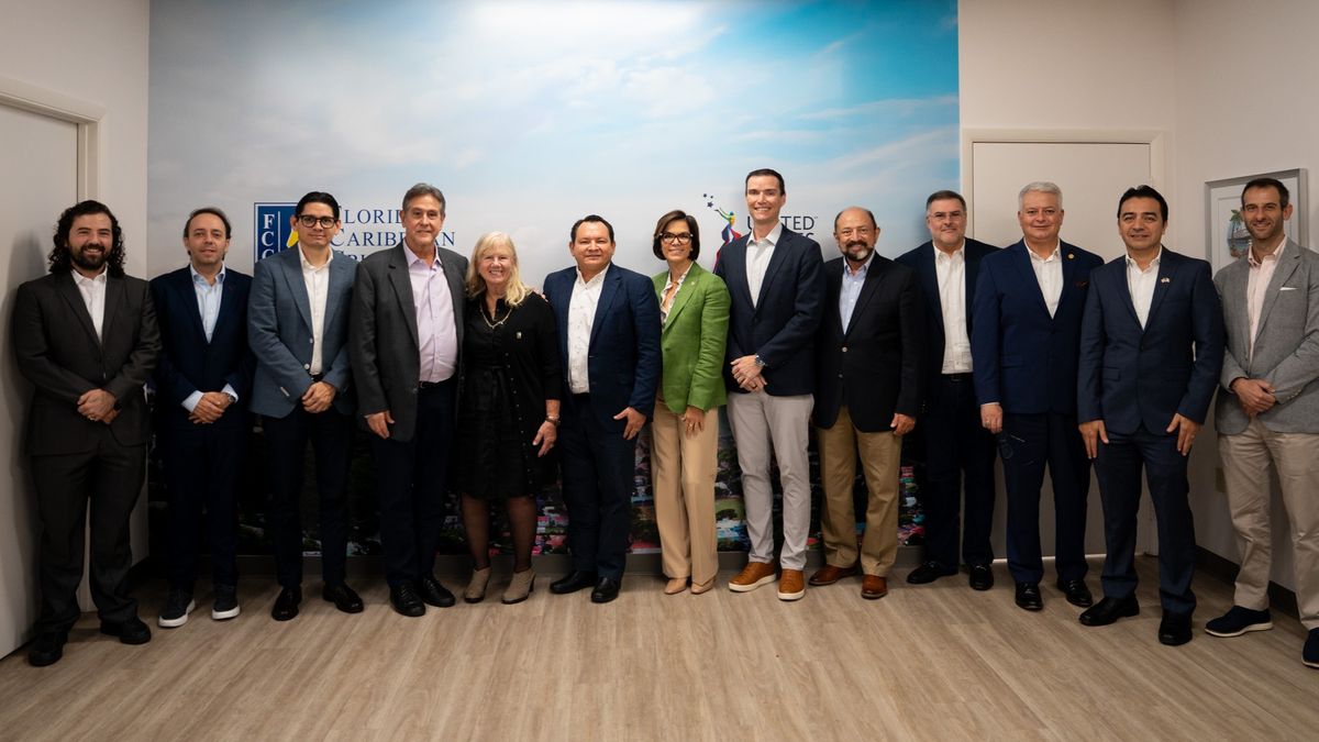 Representantes del gobierno de Yucatán se reunieorn con directivos de la FCCA para compartir los avances en su turismo de cruceros.