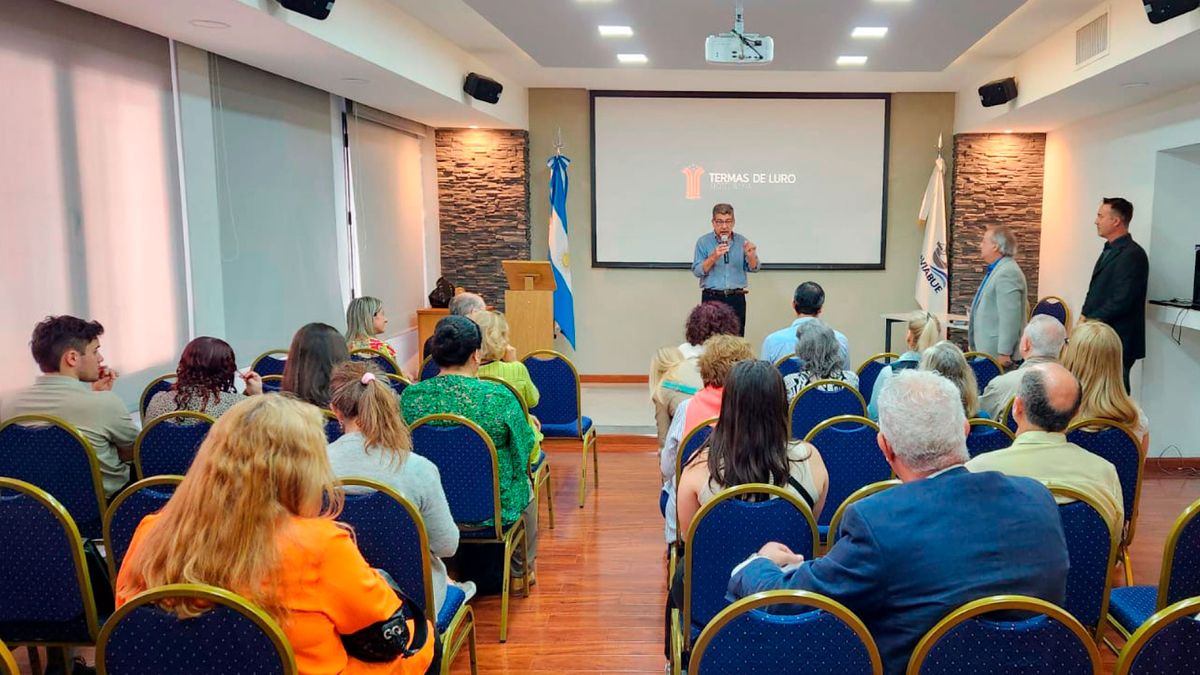 Alfredo Giménez, directivo de Avibue y Daniel Itzkovici, vicepresidente de Catur, fueron los responsables de encabezar el encuentro. &nbsp;