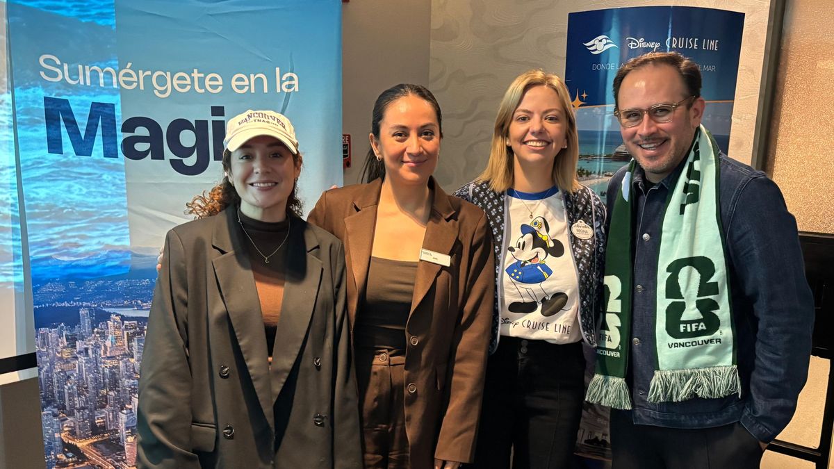 Vivian Bringas, gerente de Marketing de Dream Destinations, junto a Ana Vásquez, Regina Osuna y Jesús Martínez Trigo en la capacitación de la operadora.