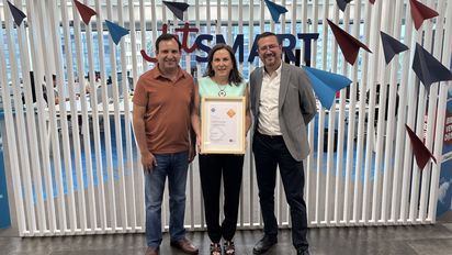 Luis Osses gerente de Calidad y Seguridad de JetSMART, Helen Kouyoumdjian Country Manager Chile de IATA y Rodrigo Barrios, COO de JetSMART.