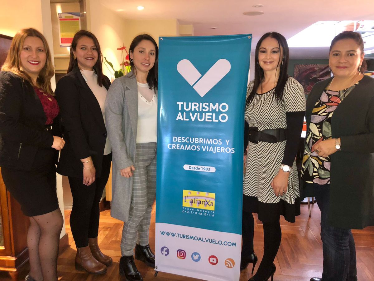 Astrid Ospina, directora de Mayoreo, Mayra Orjuela, promotora comercial de Turismo al Vuelo; Ivonne Calderon trade manager de la Oficina de Turismo de Nueva York; Pilar Cruz, gerente comercial de Turismo al Vuelo e Ingrid León, gerente de Cuenta de United Airlines.