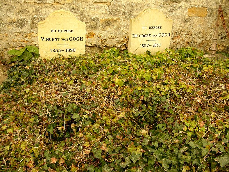 En el cementerio del pueblo se encuentra la tumba de Vincent van Gogh, quien reposa junto a su hermano Théo.