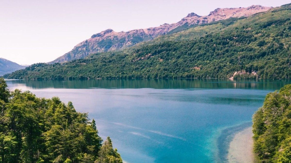 Vacaciones en Patagonia: el lago Krugger es accesiblemediante una navegación que realiza la empresa Criollos Turismo o siguiendo unsendero que, a pie, insume unas 12 horas de caminata con una parada intermedia.