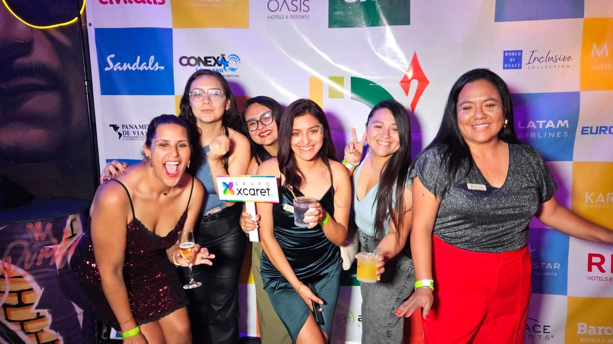 Agentes invitados a la celebración de inicio de año de Discover.