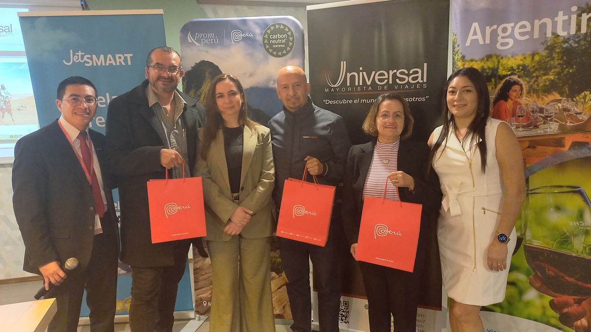 Agencias de viajes fueron premiadas por PromPerú en evento de Universal de Viajes.