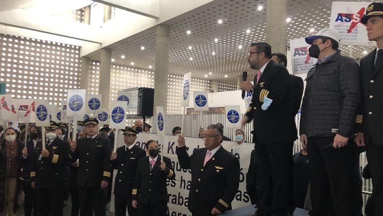 Pilotos de Aeromar exigen el pago de $ 100 millones por sueldos y prestaciones adeudados.