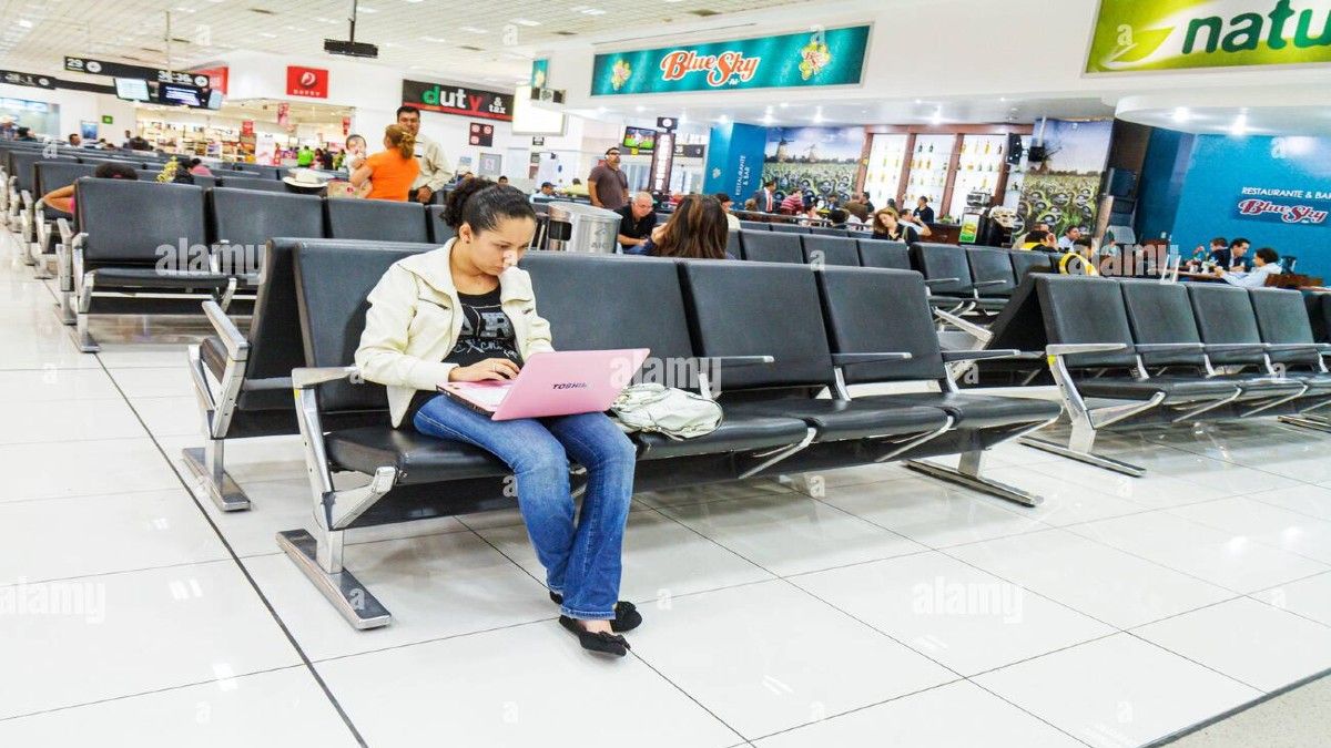 Conoce los riesgos de usar el Internet público de los aeropuertos.