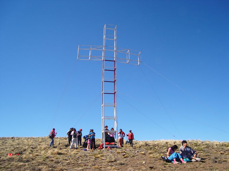 El Vía Crucis de El Maitén (Chubut) depara una buena dosis de aventura, ya que se hace sobre un cerro con senderos empinados.