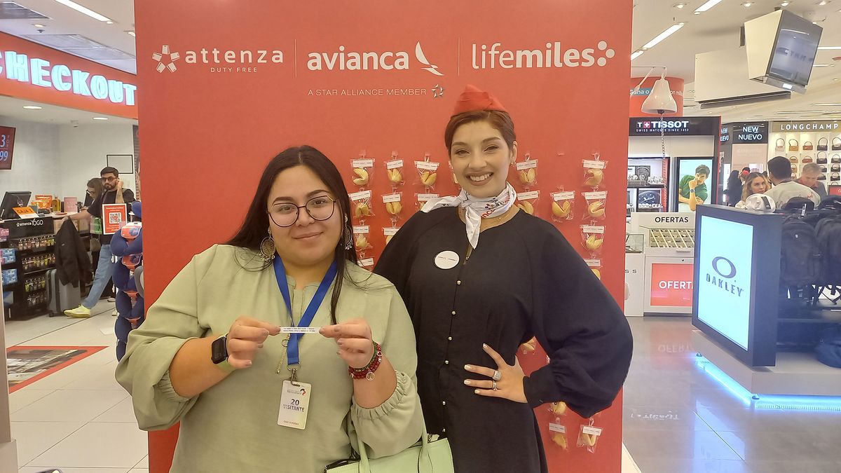Avianca y Attenza entregaron premios a los visitantes de la tienda.