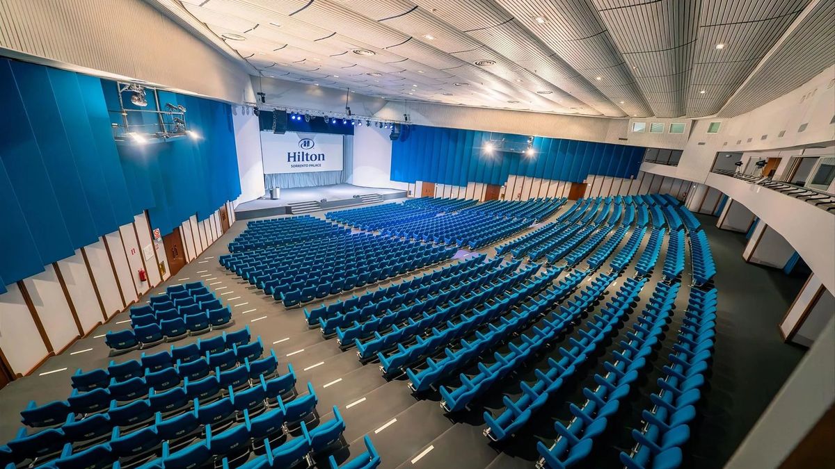 Hilton Sorrento Palace es un complejo diseñado para eventos de gran escala que combina infraestructura, conectividad y experiencias diferenciales.