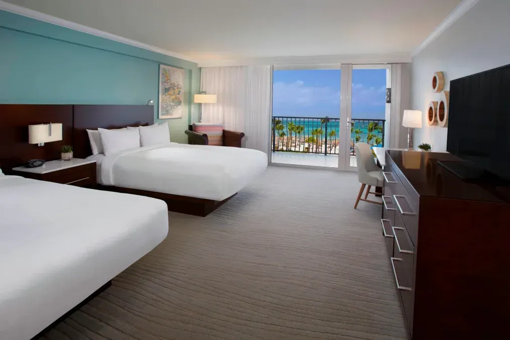 Aruba Marriott Resort & Stellaris Casino ofrece 414 habitaciones y 24 suites con balcones privados, vistas a la playa o a los jardines.