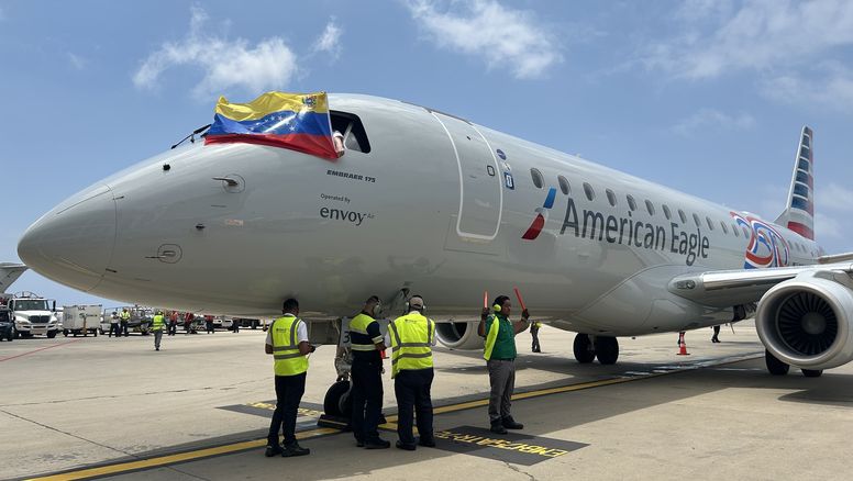 La llegada a Caracas del primer vuelo de American Airlines en siete años.