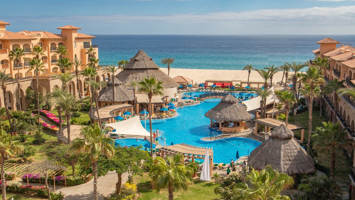 Promovêre: en Los Cabos, el exclusivo destino del Pacífico mexicano que se posiciona como la mejor tendencia para 2026, Hoteles Solaris cuenta con&nbsp;dos opciones all inclusive&nbsp;de la más alta categoría: GR Solaris Lighthouse y Royal Solaris Los Cabos.
