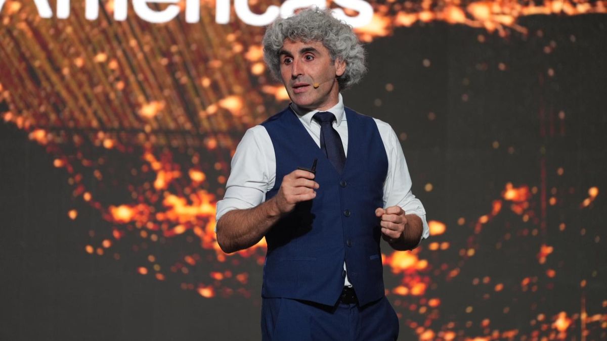 Olivier Ponti, director de Inteligencia y Marketing de ForwardKeys, expuso en MarketHub Américas 2025 datos actualizados y un análisis sobre las tendencias actuales del turismo. 
