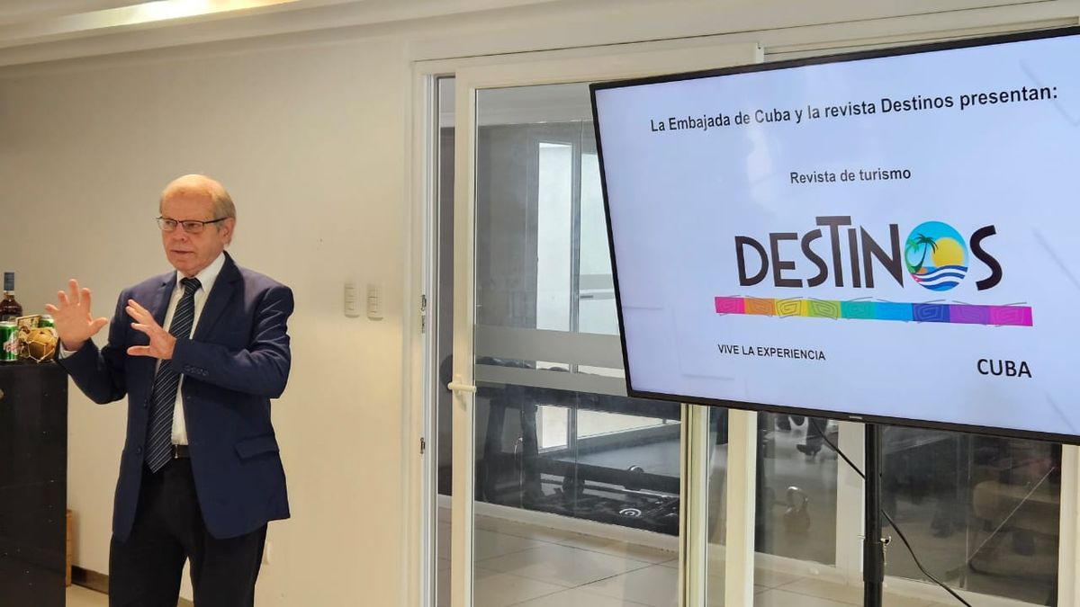 En el marco de la capacitación, Fernando Piñón, director de la revista “Destinos Cuba”, presentó la última edición de la revista. En el marco de la capacitación, Fernando Piñón, director de la revista “Destinos Cuba”, presentó la última edición de la revista.