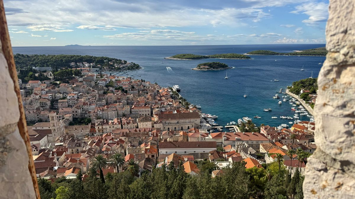 Croacia con Pe-Tra Operadora: patrimonio viviente, gastronomía auténtica y naturaleza encantadora.