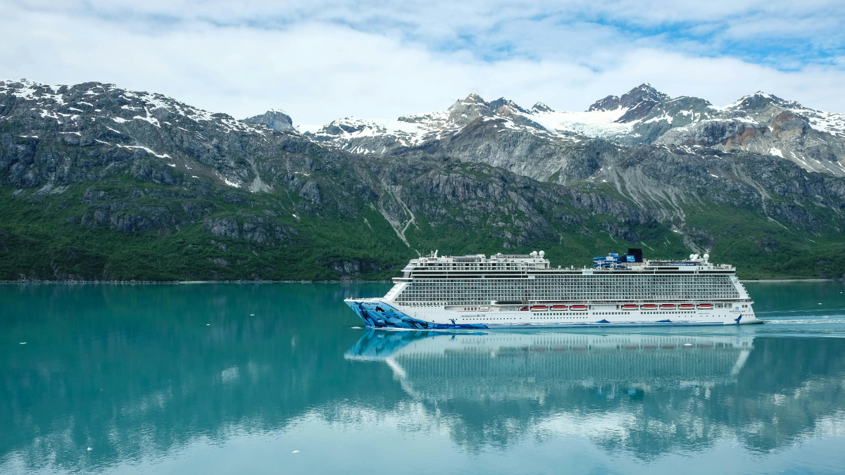 Vive la experiencia de tomar un crucero por los lugares más increíbles de Alaska.