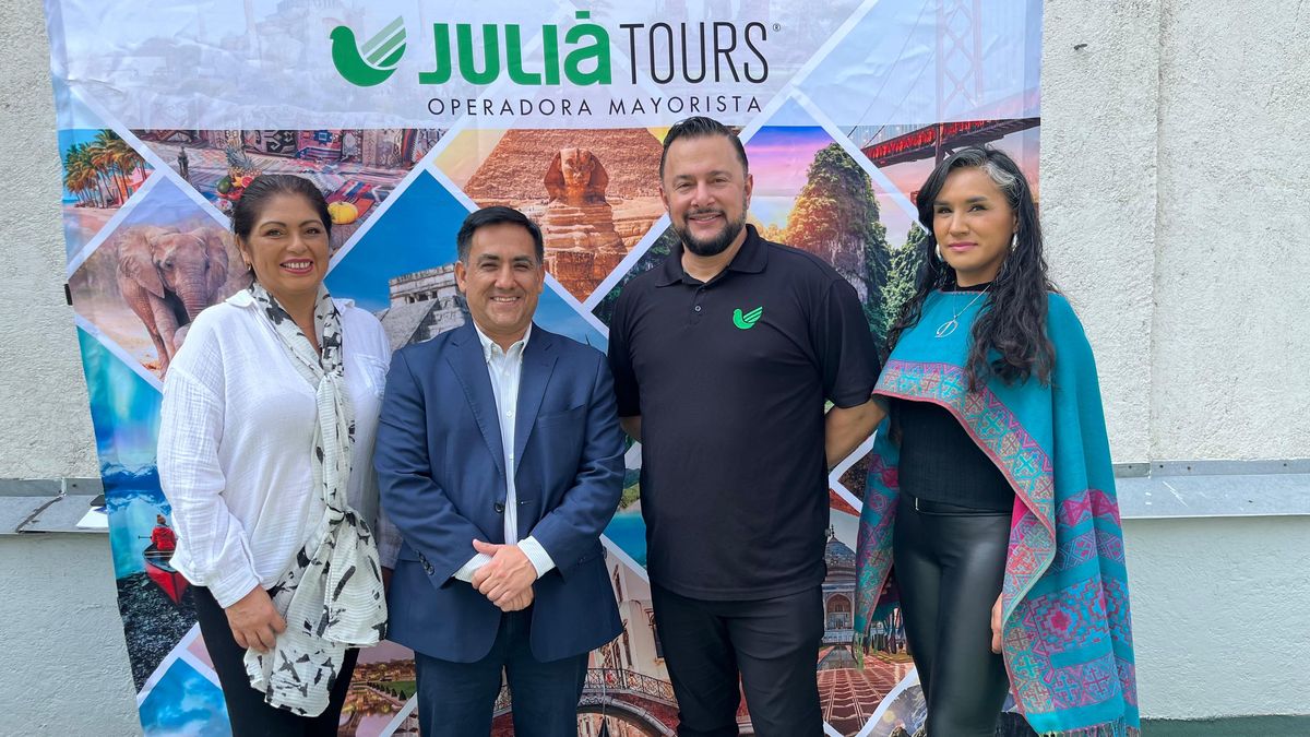 Erika Valerio, ejecutiva comercial para Ciudad de México de Juliá Tours; Javier Quiñones, director ejecutivo de Viajes Pacífico, Edgar Chávez y Amy Borja, ejecutiva de Producto Sudamérica de Juliá Tours.